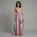 Vestido de mujer a rayas multicolor con escote en V