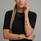 Pulsera clásica abierta con onda dorada
