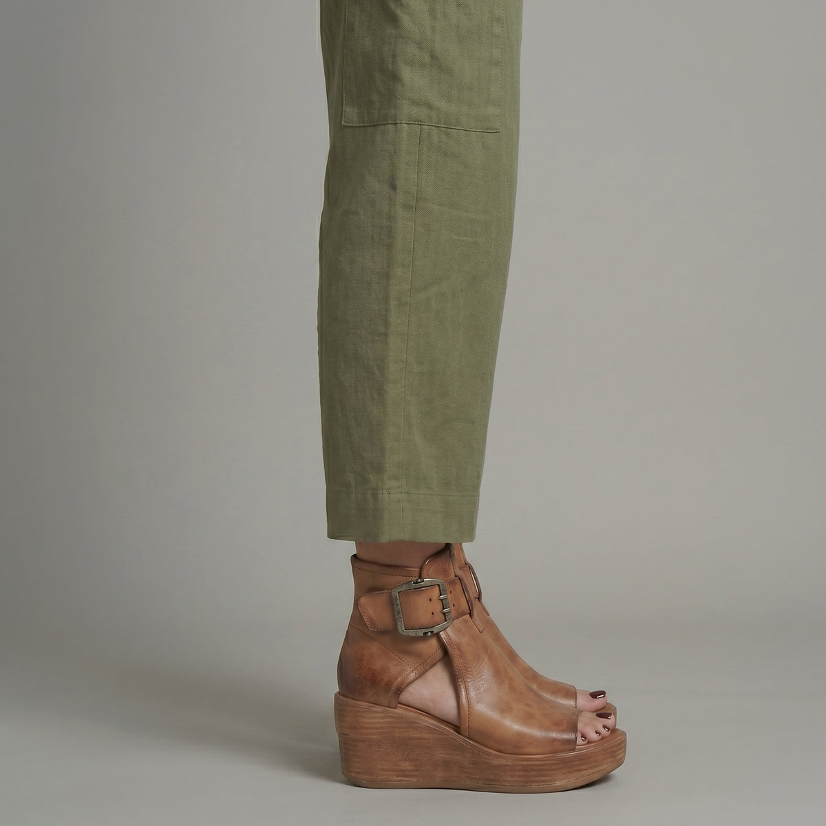 Orélisse™ | Botines con cuña y punta abierta en estilo moderno
