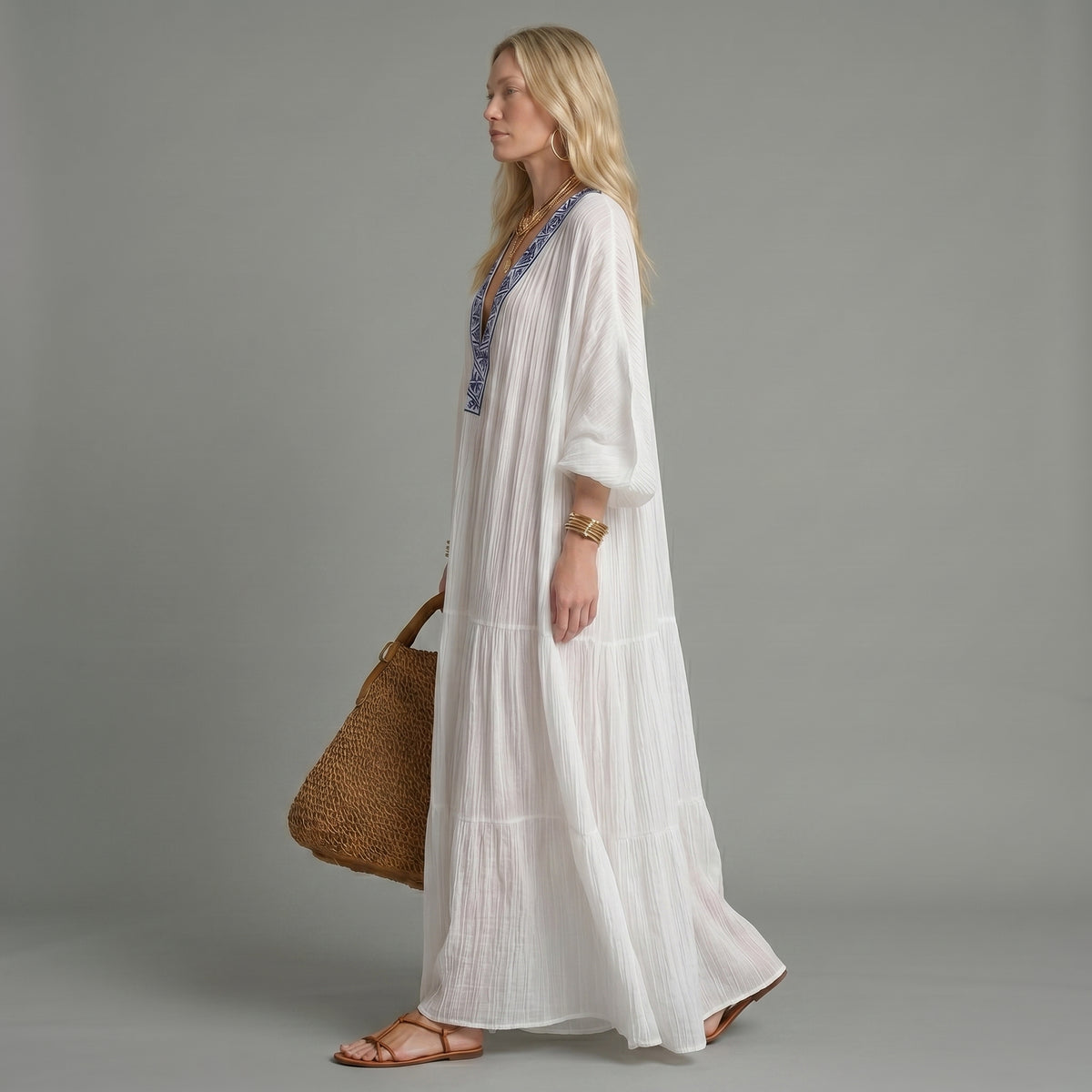 Vestido caftán maxi blanco bordado bohemio con escote en V y textura arrugada