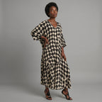 Vestido maxi caftán de inspiración bohemia con lunares y corte holgado
