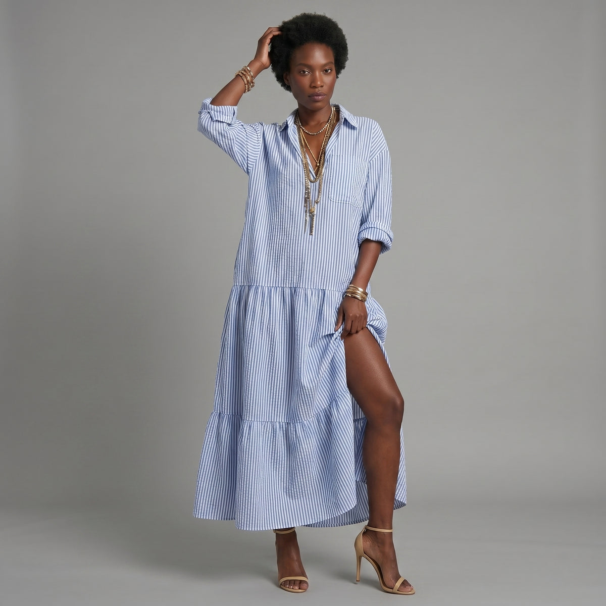 Vestido maxi de rayas azules de estilo camisero holgado