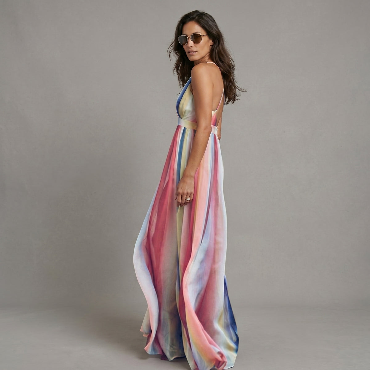 Vestido de mujer a rayas multicolor con escote en V